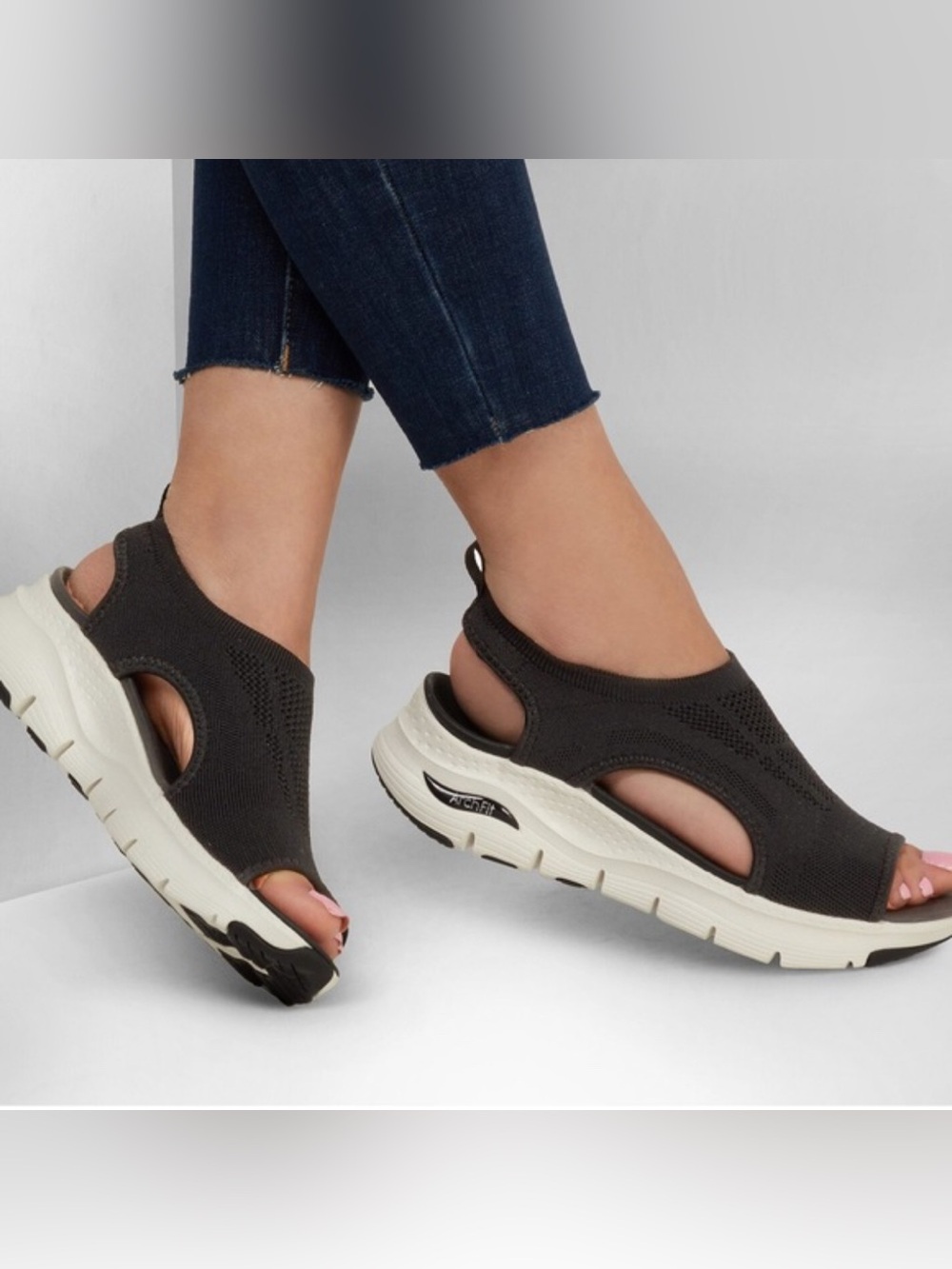 Skechers Arch Fit Women's City Catch slip-on sandals. Size 9